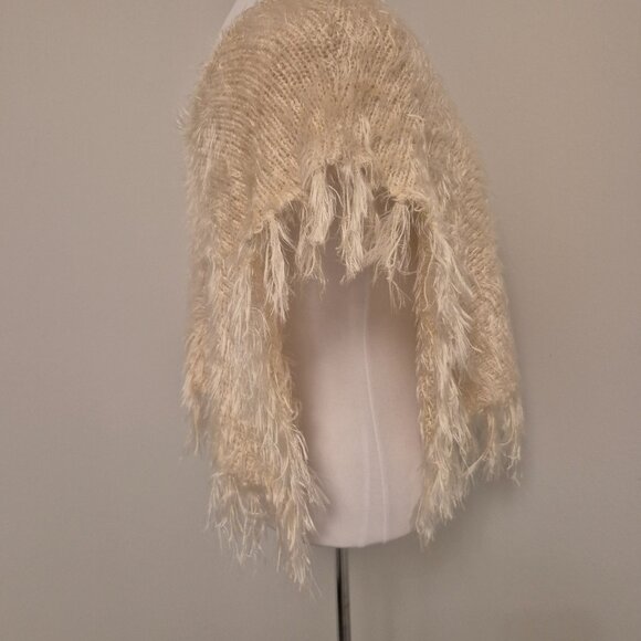 Cream Sweater Shrug For Comfort and Easy Movement 1 Size - Picture 3 of 5